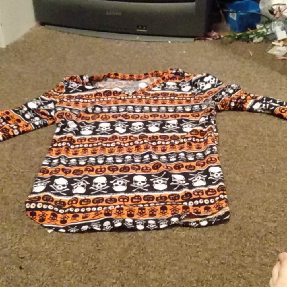 Long sleeve skull and pumpkin shirt
